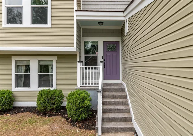 Photo 3 of Single family home for sale at 108 Lancer Dr, Summerville, SC 29485 | MLS# 26011964 | Listing updated on 2026-09-19