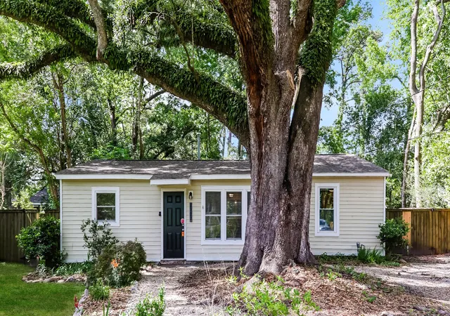 Photo 2 of Single family home for sale at 1722 W Robinhood Dr, Charleston, SC 29407 | MLS# 26015124 | Listing updated on 2026-09-10