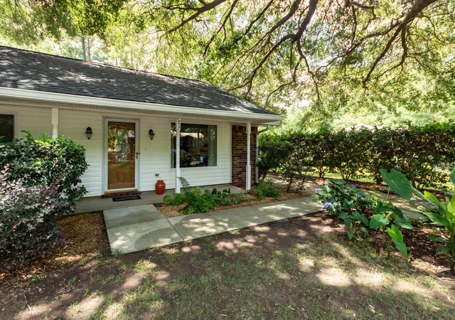 Homes for sale in Ravenel, SC | 5717 San Flora Ave, Ravenel, SC 29470 | MLS# 26018120