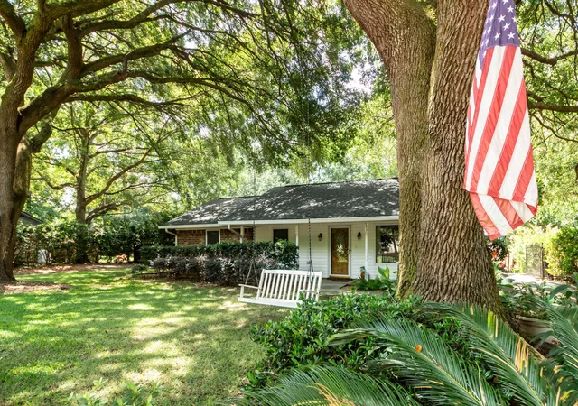 Homes for sale in Ravenel, SC | 5717 San Flora Ave, Ravenel, SC 29470 | MLS# 26018120