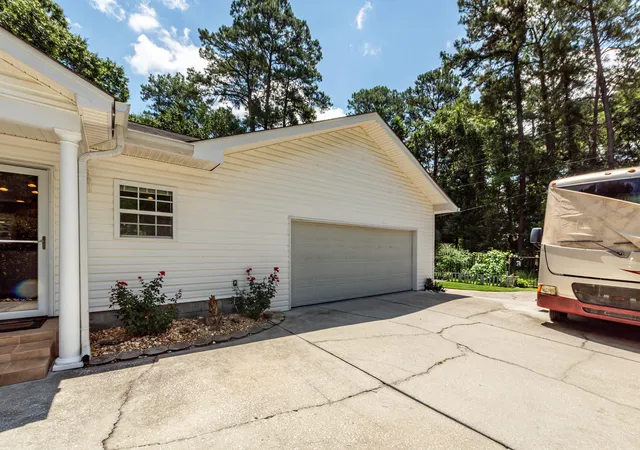Homes for sale in Ravenel, SC | 5717 San Flora Ave, Ravenel, SC 29470 | MLS# 26018120