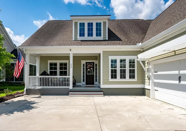 Photo 4 of Single family home for sale at 329 Silver Cypress Cir, Summerville, SC 29485 | MLS# 26019730 | Listing updated on 2026-09-08