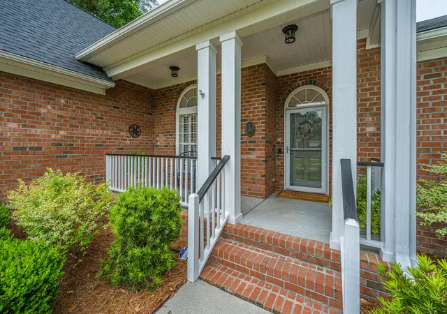 Photo 3 of Single family home for sale at 2002 Gunpowder Ct, Summerville, SC 29485 | MLS# 26013148 | Listing updated on 2026-09-11