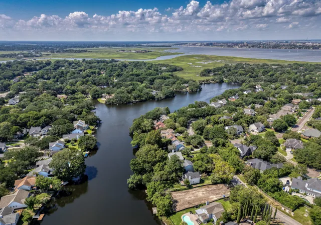 3rd image of 812 Harbor Pl Dr, Charleston, SC 29412 | MLS# 26023564