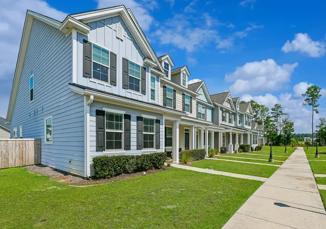 Photo 3 of Townhouse for sale at 401 Stoneleigh Ln, Moncks Corner, SC 29461 | MLS# 26008264 | Listing updated on 2026-09-27