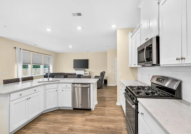 Photo 4 of Single family home for sale at 609 Squire Pope Rd, Summerville, SC 29486 | MLS# 26022057 | Listing updated on 2026-09-18