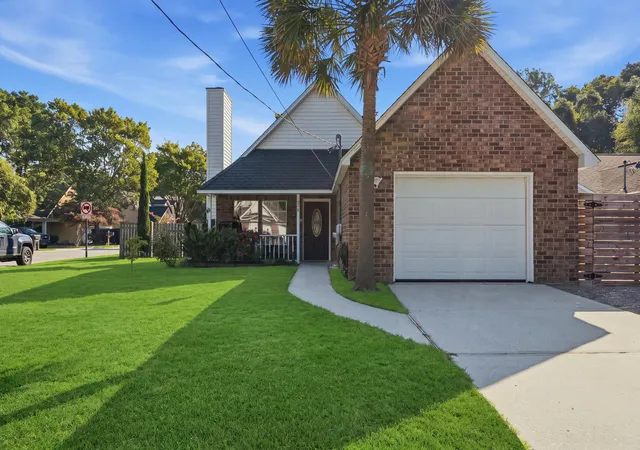 Photo 1 of Single family home for sale at 996 Nabors Dr, Charleston, SC 29412 | MLS# 26023333 | Listing updated on 2026-10-26