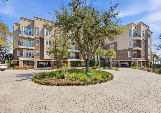 Homes for sale in Charleston, SC | 134 Fairbanks Oak Aly #Unit 403, Charleston, SC 29492 | MLS# 26007688
