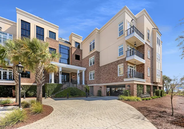 Homes for sale in Charleston, SC | 134 Fairbanks Oak Aly #Unit 403, Charleston, SC 29492 | MLS# 26007688