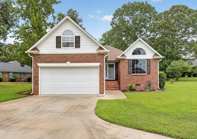 Photo 1 of Single family home for sale at 18 Ridge Lake Dr, Manning, SC 29102 | MLS# 26023178 | Listing updated on 2026-08-20