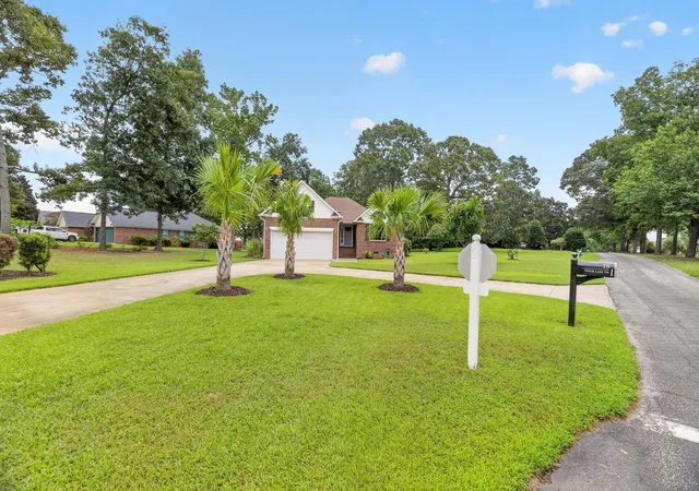 Photo 2 of Single family home for sale at 18 Ridge Lake Dr, Manning, SC 29102 | MLS# 26023178 | Listing updated on 2026-08-20