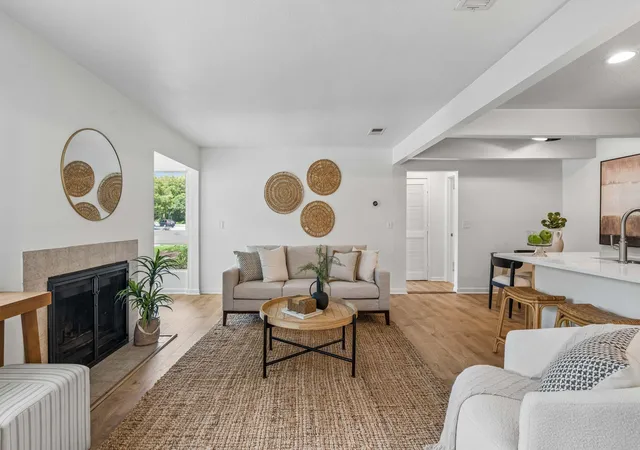 Photo 3 of Townhouse for sale at 276 Alexandra Dr #1, Mount Pleasant, SC 29464 | MLS# 26022312 | Listing updated on 2026-09-16