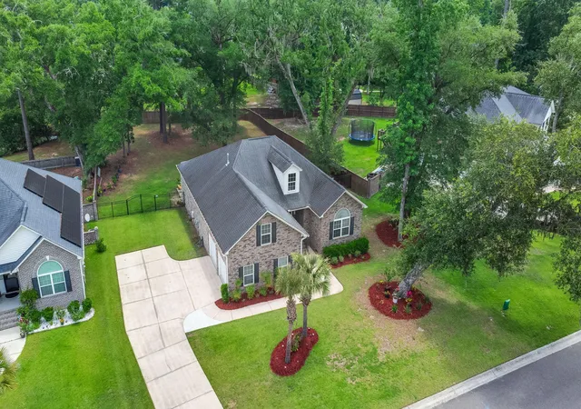 Photo 3 of Single family home for sale at 5528 Crescent View Dr, North Charleston, SC 29420 | MLS# 26021260 | Listing updated on 2026-08-22