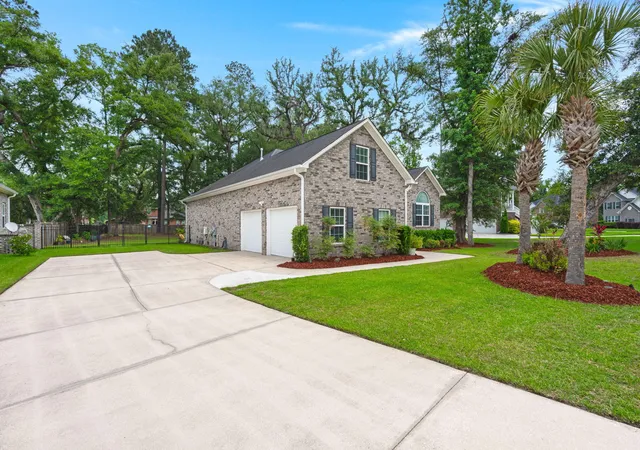 Photo 4 of Single family home for sale at 5528 Crescent View Dr, North Charleston, SC 29420 | MLS# 26021260 | Listing updated on 2026-08-22
