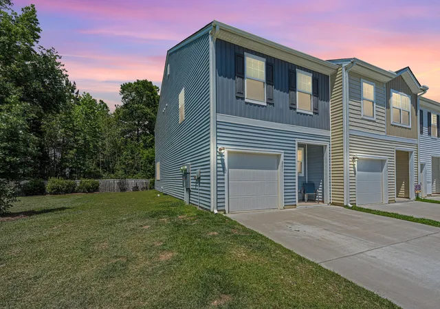 Townhouse for sale at 201 Trumpet Vine Dr, Summerville, SC 29486 | MLS# 26014559