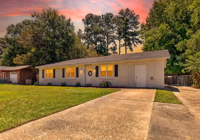 Photo 1 of Single family home for sale at 309 Logan Dr, Summerville, SC 29483 | MLS# 26016436 | Listing updated on 2026-10-01