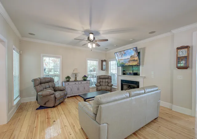 3rd image of 202 W Pine St, Summerville, SC 29485 | MLS# 26013140