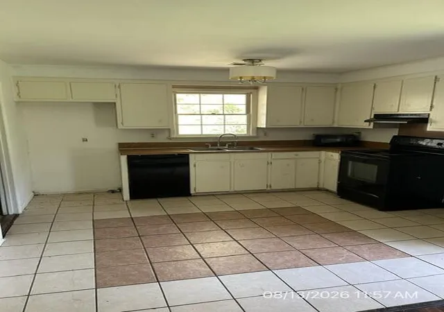 Photo 3 of Single family home for sale at 202 Pelican Ln, Ladson, SC 29456 | MLS# 26023074 | Listing updated on 2026-09-18