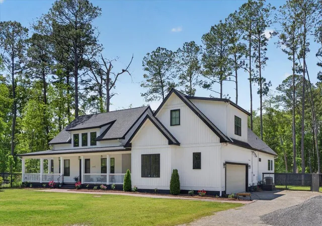 Photo 3 of Single family home for sale at 140 Argosy Dr, Summerville, SC 29483 | MLS# 26011090 | Listing updated on 2026-09-10