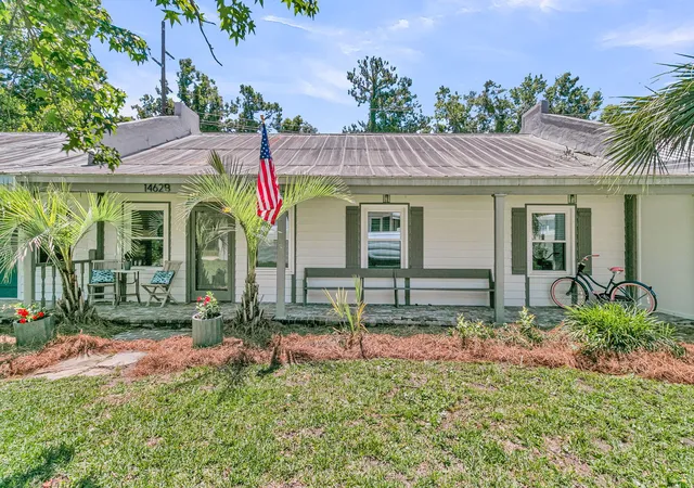 Photo 1 of Townhouse for sale at 1462 N Point Ln #B, Mount Pleasant, SC 29464 | MLS# 26017019 | Listing updated on 2026-09-17