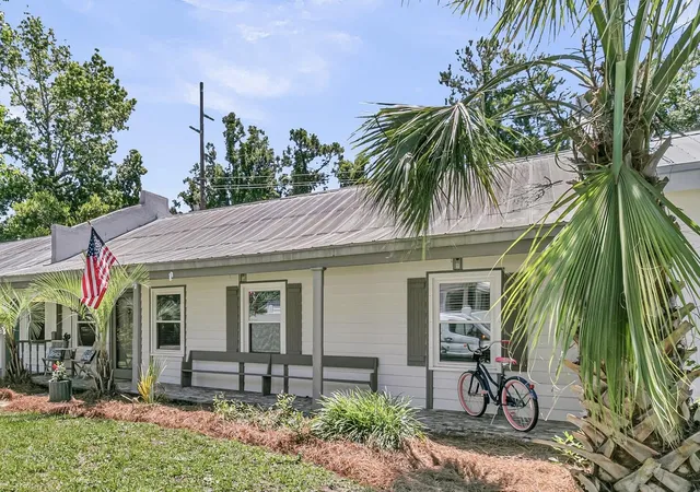 Photo 2 of Townhouse for sale at 1462 N Point Ln #B, Mount Pleasant, SC 29464 | MLS# 26017019 | Listing updated on 2026-09-17