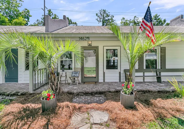 Photo 3 of Townhouse for sale at 1462 N Point Ln #B, Mount Pleasant, SC 29464 | MLS# 26017019 | Listing updated on 2026-09-17