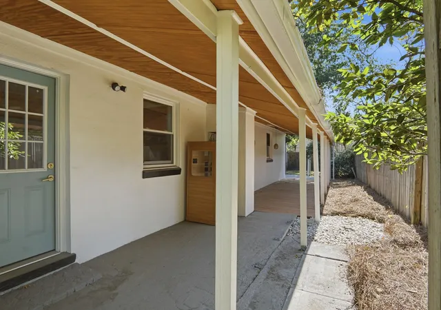 Photo 3 of Single family home for sale at 32 Briarcliff Dr, Charleston, SC 29407 | MLS# 26020098 | Listing updated on 2026-09-16