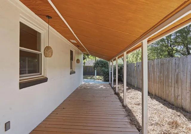 Photo 4 of Single family home for sale at 32 Briarcliff Dr, Charleston, SC 29407 | MLS# 26020098 | Listing updated on 2026-09-16