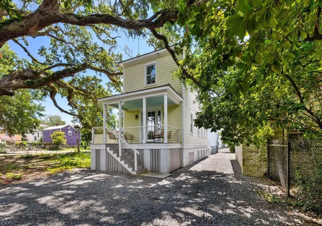 Photo 1 of Single family home for sale at 162 Spring St #E, Charleston, SC 29403 | MLS# 26018076 | Listing updated on 2026-08-28