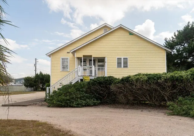 Photo 3 of Single family home for sale at 2302 Palmetto Blvd, Edisto Island, SC 29438 | MLS# 24028634 | Listing updated on 2026-09-14