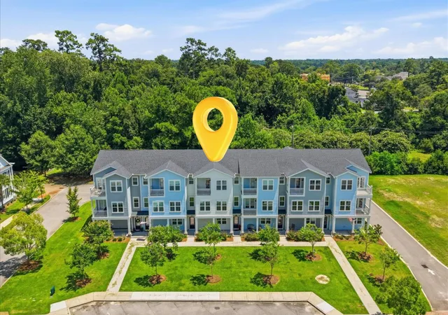 Photo 3 of Townhouse for sale at 639 N Laurel St, Summerville, SC 29483 | MLS# 26020973 | Listing updated on 2026-09-03