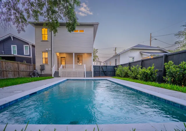 Photo 3 of Single family home for sale at 1135 King St, Charleston, SC 29403 | MLS# 26019823 | Listing updated on 2026-09-01