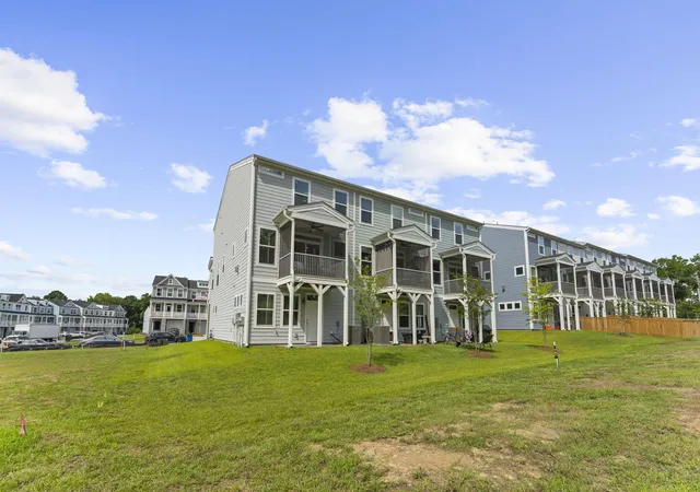 Photo 2 of Townhouse for sale at 422 Katies Scenic Ct, Charleston, SC 29492 | MLS# 26020443 | Listing updated on 2026-09-10