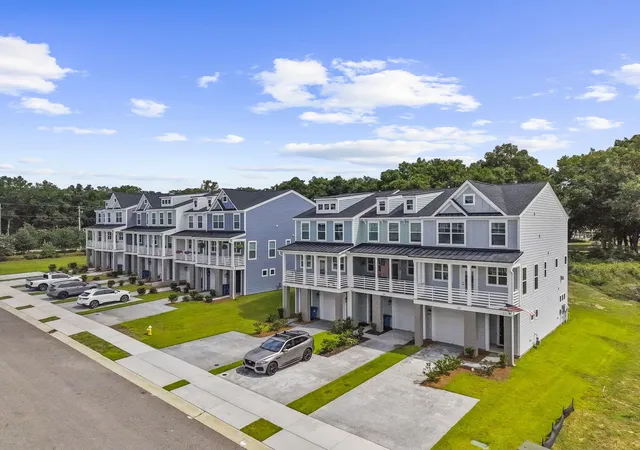 Photo 4 of Townhouse for sale at 422 Katies Scenic Ct, Charleston, SC 29492 | MLS# 26020443 | Listing updated on 2026-09-10