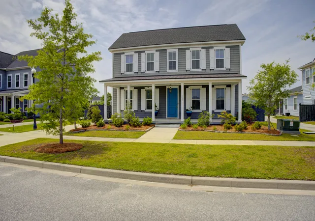Homes for sale in Summerville, SC | 123 Hewitt St, Summerville, SC 29486 | MLS# 26014530
