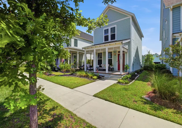 Photo 3 of Single family home for sale at 589 Blueway Ave, Summerville, SC 29486 | MLS# 26018997 | Listing updated on 2026-09-03