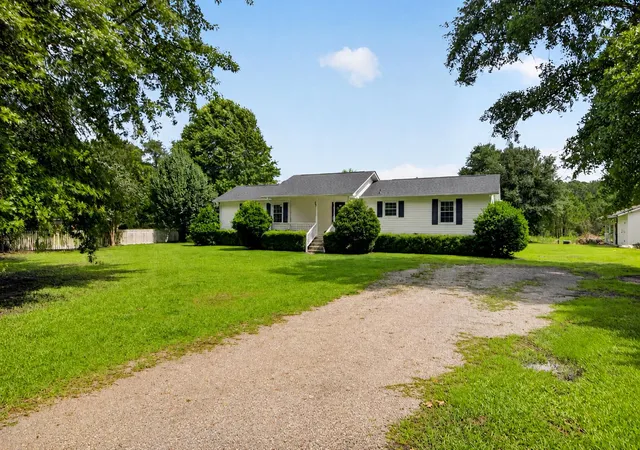 Homes for sale in Ridgeville, SC | 1824 Hwy 61, Ridgeville, SC 29472 | MLS# 26016353