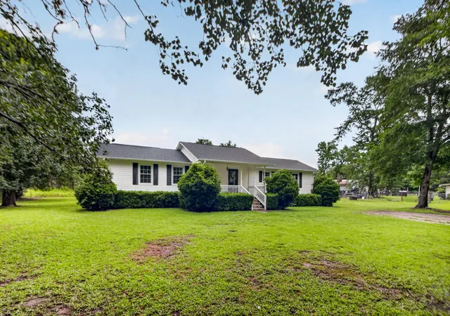 Homes for sale in Ridgeville, SC | 1824 Hwy 61, Ridgeville, SC 29472 | MLS# 26016353