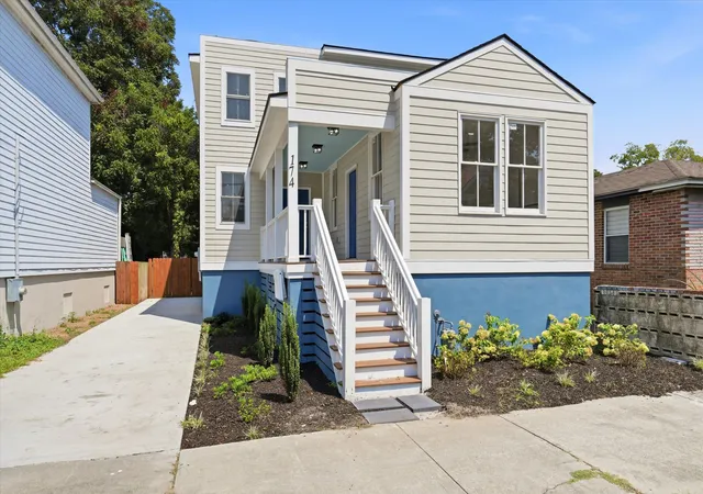 Photo 1 of Single family home for sale at 174 Fishburne St, Charleston, SC 29403 | MLS# 26023439 | Listing updated on 2026-09-02