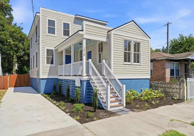 Photo 3 of Single family home for sale at 174 Fishburne St, Charleston, SC 29403 | MLS# 26023439 | Listing updated on 2026-09-02