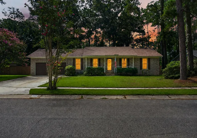 Photo 1 of Single family home for sale at 304 Summercourt Dr, Summerville, SC 29485 | MLS# 26023213 | Listing updated on 2026-08-17