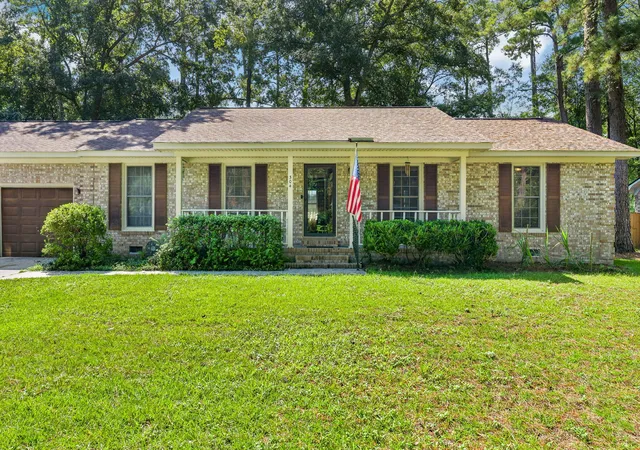 Photo 4 of Single family home for sale at 304 Summercourt Dr, Summerville, SC 29485 | MLS# 26023213 | Listing updated on 2026-08-17