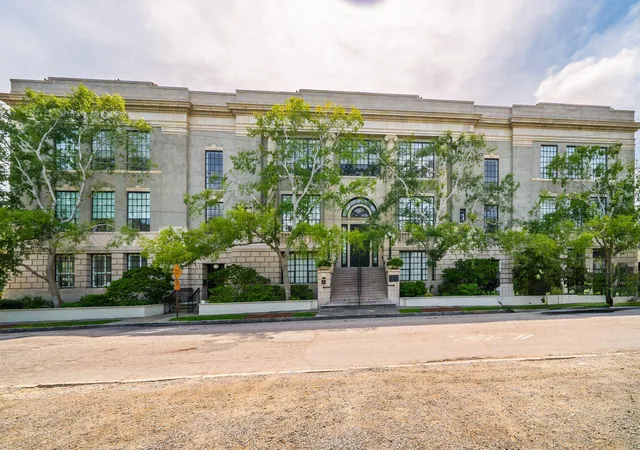 Homes for sale in Charleston, SC | 3 Chisolm Street, Charleston, SC 29401 | Houzeo