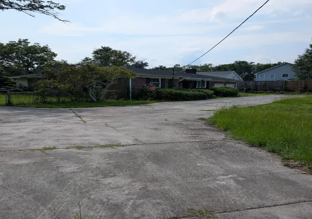 2nd image of 1235 Hamlin Rd, Mount Pleasant, SC 29466 | MLS# 26022343