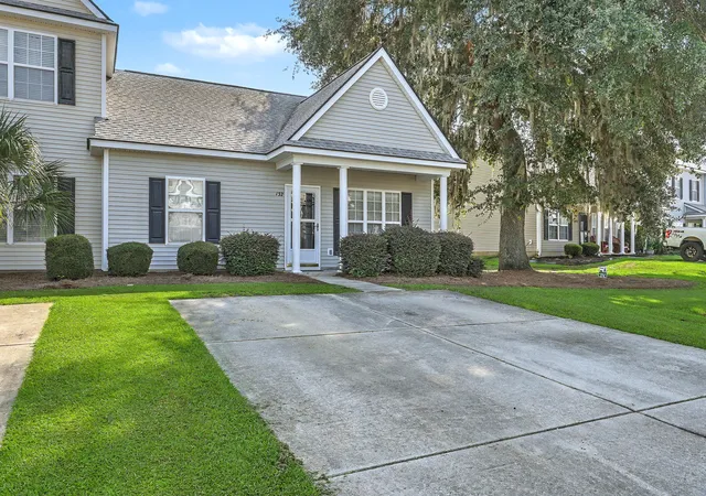 Photo 2 of Townhouse for sale at 132 Lake Jogassee Dr, Summerville, SC 29485 | MLS# 26024212 | Listing updated on 2026-08-31