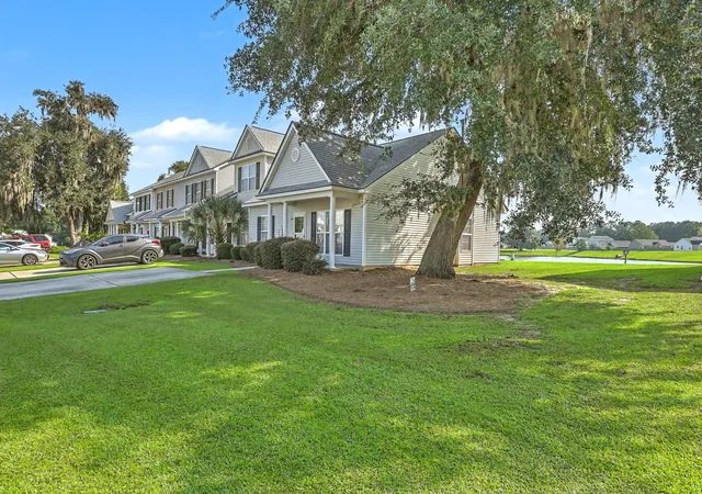 Photo 3 of Townhouse for sale at 132 Lake Jogassee Dr, Summerville, SC 29485 | MLS# 26024212 | Listing updated on 2026-08-31