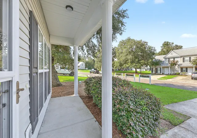 Photo 4 of Townhouse for sale at 132 Lake Jogassee Dr, Summerville, SC 29485 | MLS# 26024212 | Listing updated on 2026-10-27