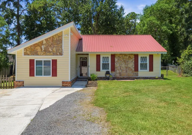 Photo 1 of Single family home for sale at 106 Cambell Ct, Summerville, SC 29486 | MLS# 26019268 | Listing updated on 2026-09-04
