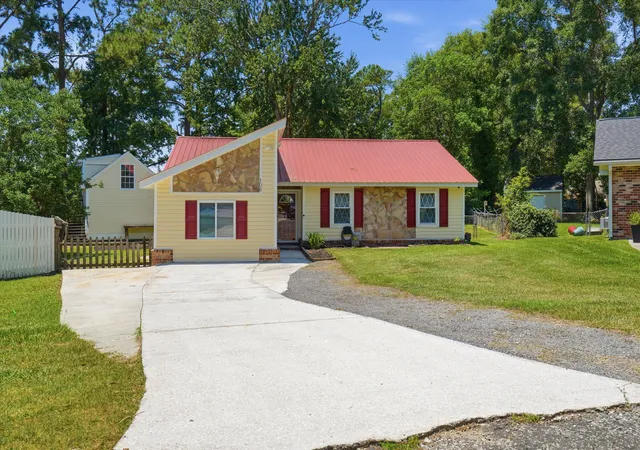 Photo 2 of Single family home for sale at 106 Cambell Ct, Summerville, SC 29486 | MLS# 26019268 | Listing updated on 2026-09-04