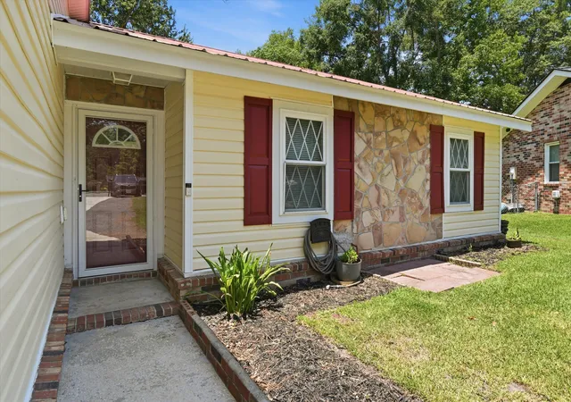 Photo 3 of Single family home for sale at 106 Cambell Ct, Summerville, SC 29486 | MLS# 26019268 | Listing updated on 2026-09-04